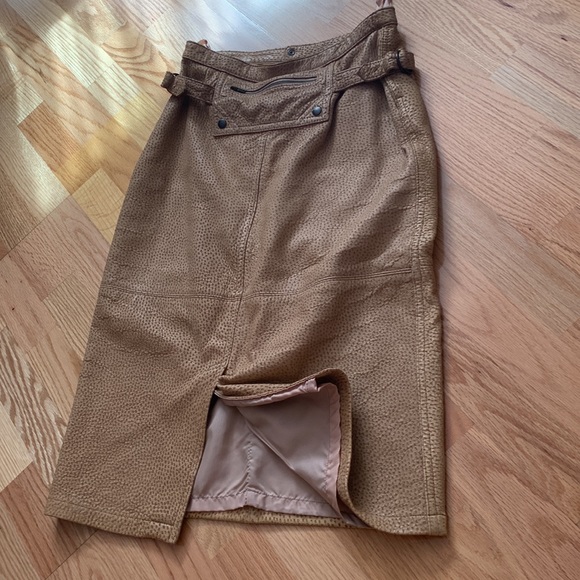 Real ‘Ostrich’ leather skirt with pockets - Picture 6 of 16